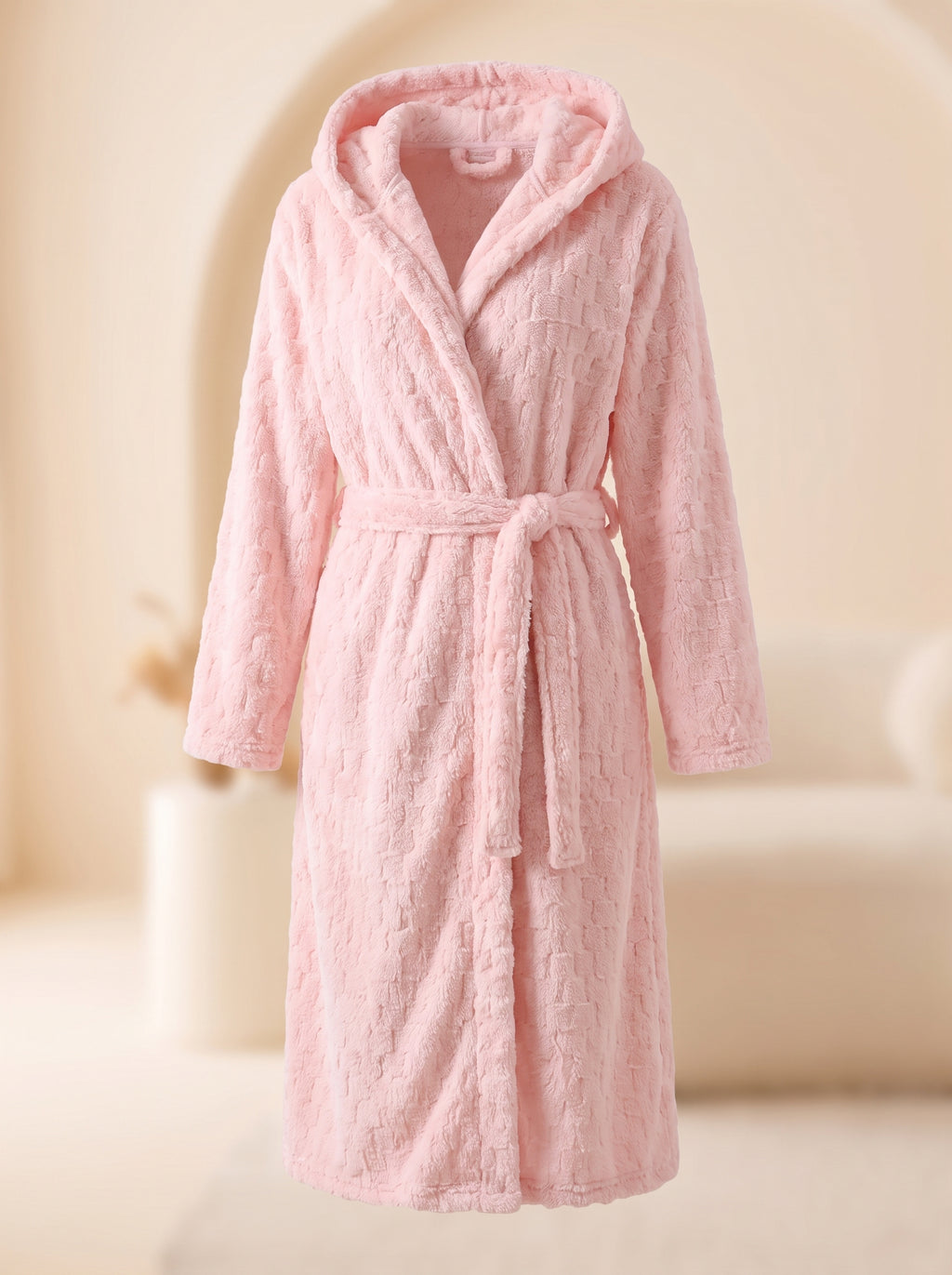 Peignoir polaire rose presente en mannequin invisible, coupe croisee a col chale et capuche