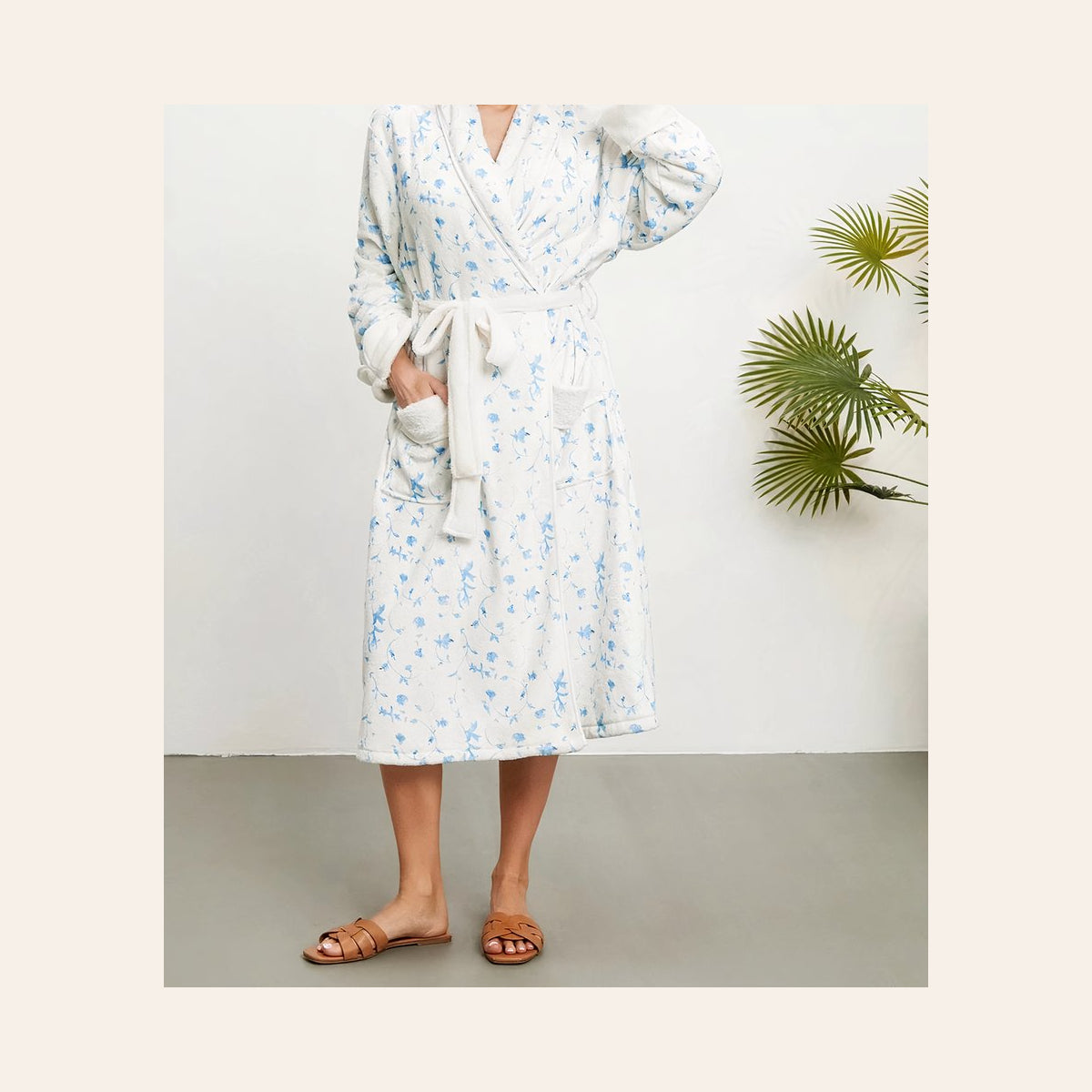 Motif floral, ceinture et poches du peignoir spa pour femme Image