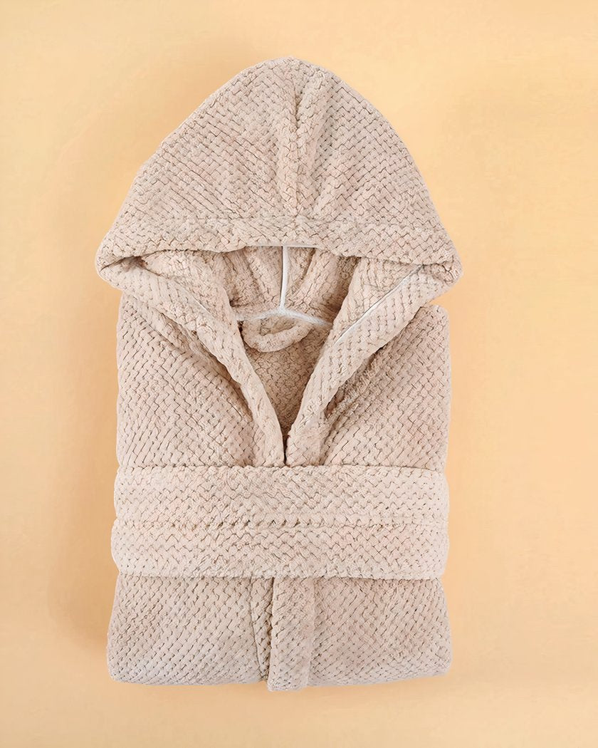 Peignoir spa à capuche en maille gaufrée, coloris beige avoine, présenté plié