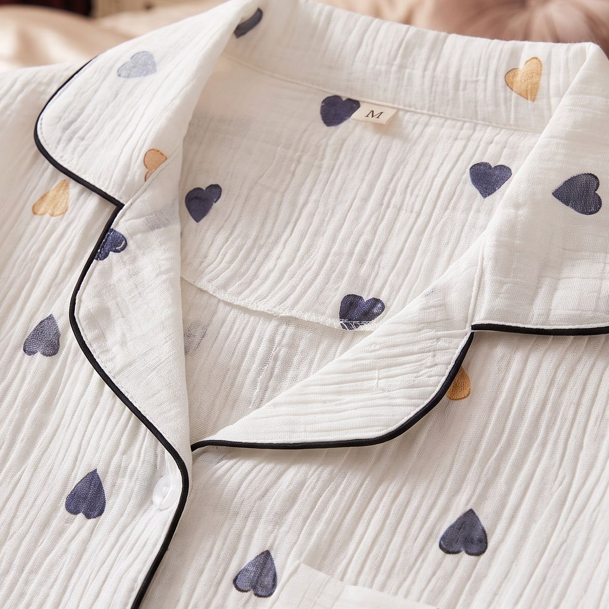 Col et poche du pyjama femme, détails d’une allure soignée