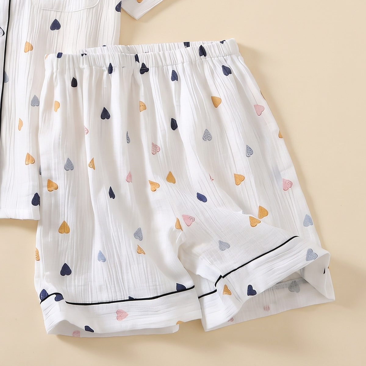 Short du pyjama femme dans une tenue soignée dès le réveil Image