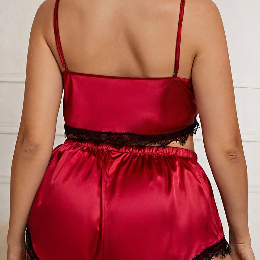 Vue de dos du pyjama femme rouge pour un moment intime à la maison
