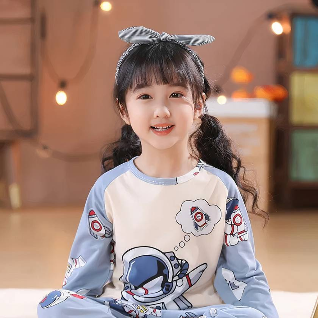 Petit univers astronaute du pyjama fille de mi-saison