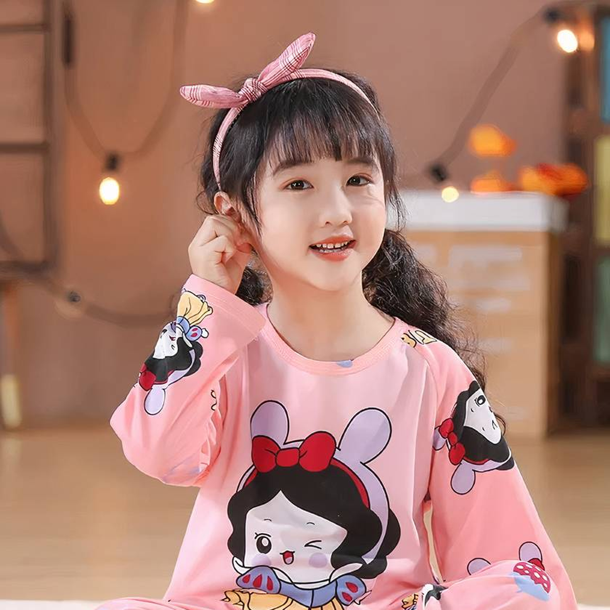 Soirée fraîche en pyjama rose à motif de princesse