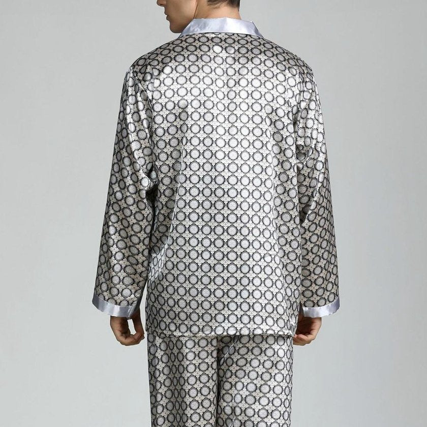 Vue arrière du pyjama homme gris à motifs noirs, soigné sous tous les angles Image