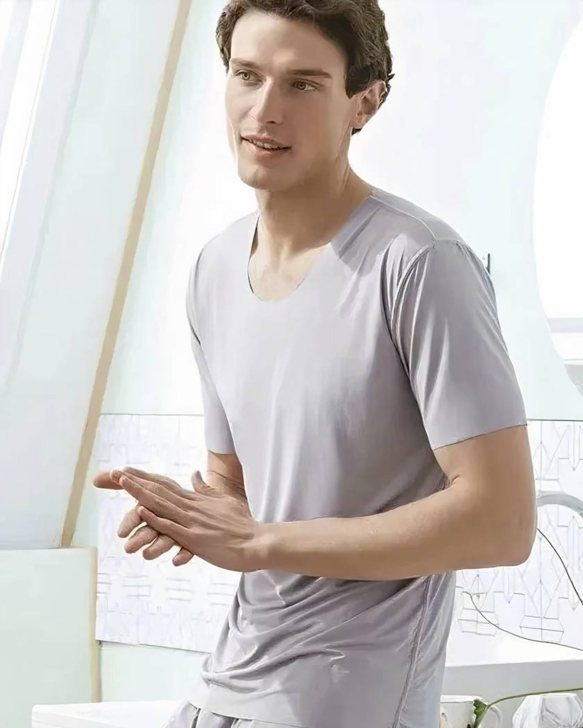 Pyjama homme d ete a manches courtes en maille grise, porte