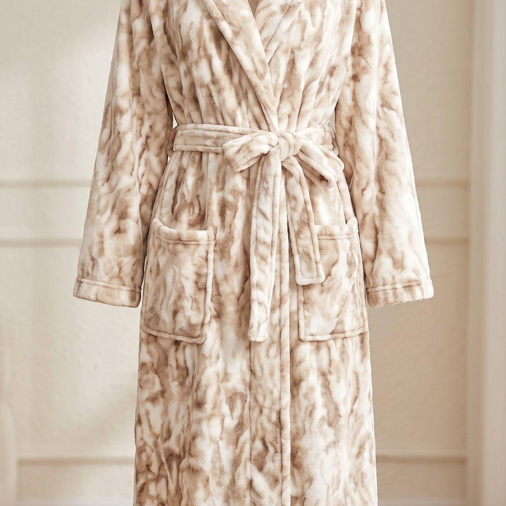 Robe de chambre beige présentée de face pour une allure élégante à la maison