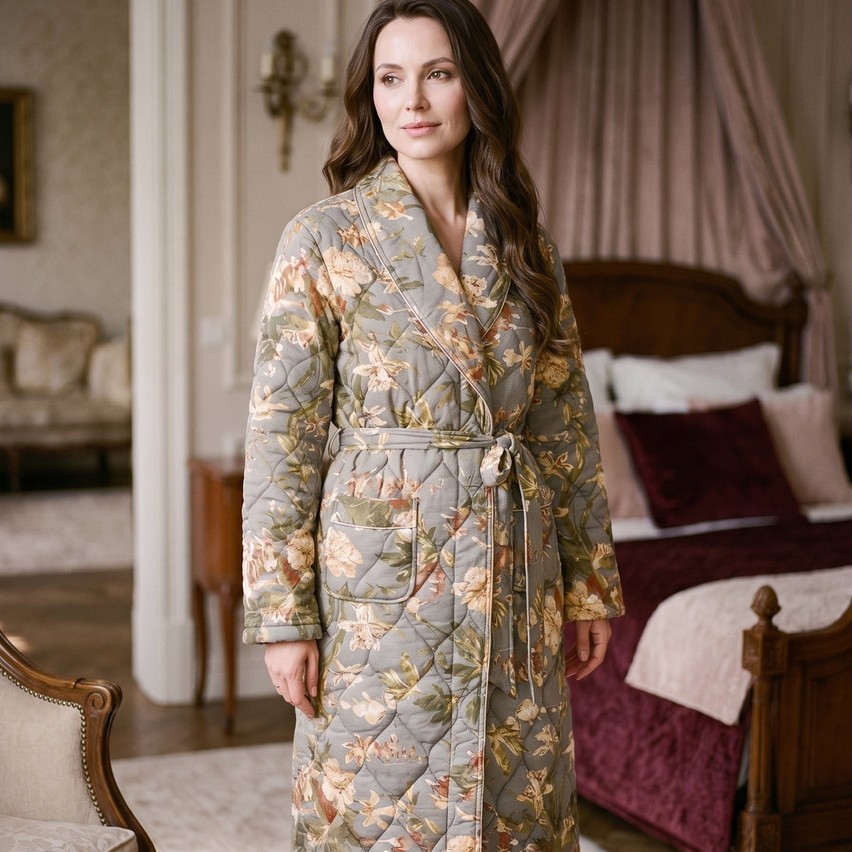La chaleur d'un matelassage ouatiné — Robe de Chambre Longue Matelassée à Imprimé Floral