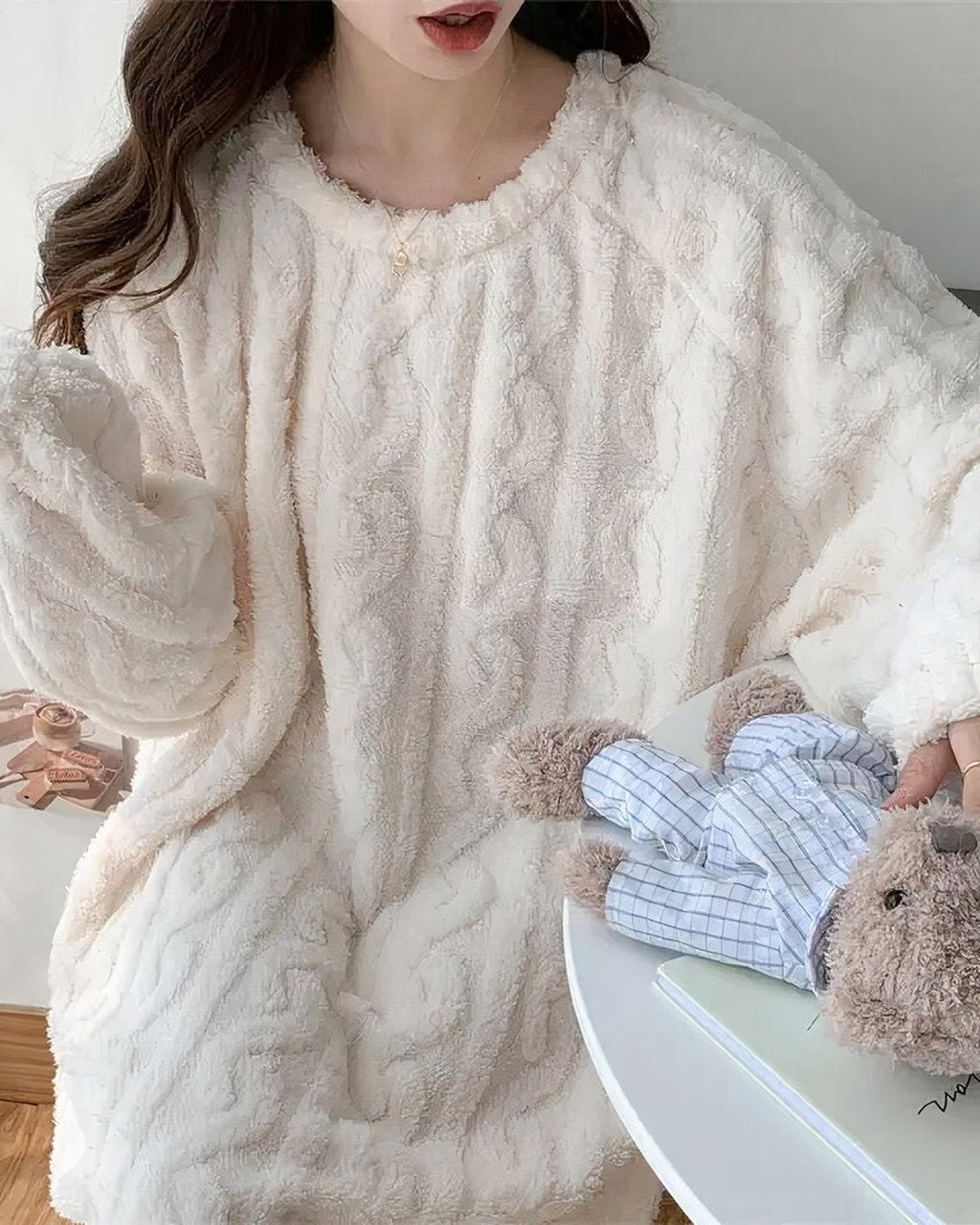 Robe de Nuit Blanche en Polaire, Manches Longues Amples