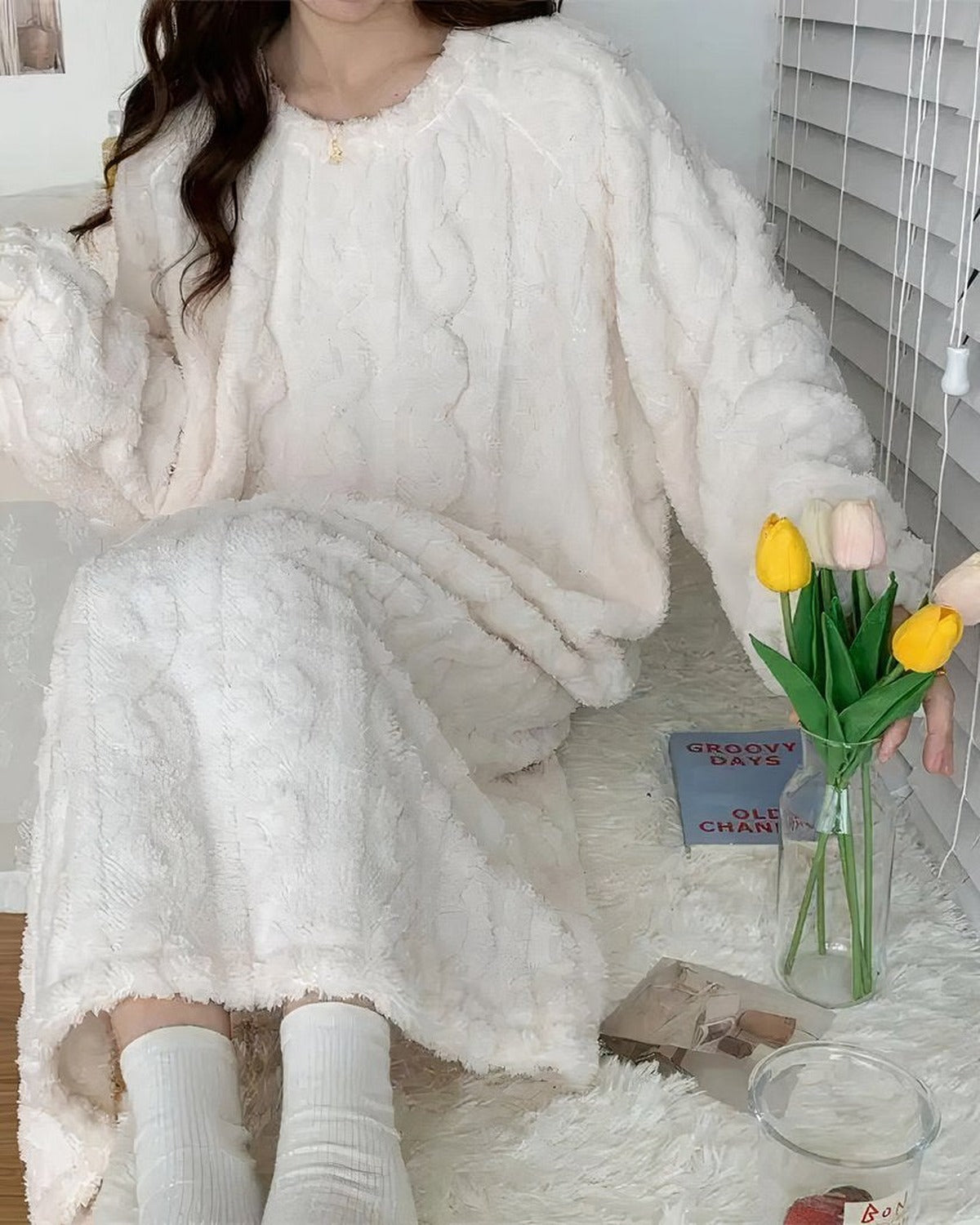 Robe de Nuit Blanche en Polaire, Manches Longues Amples