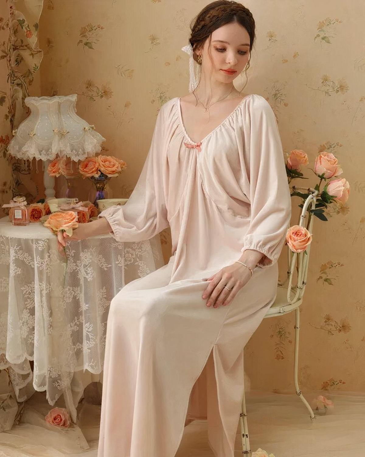 La robe de nuit vue assise, ampleur des manches