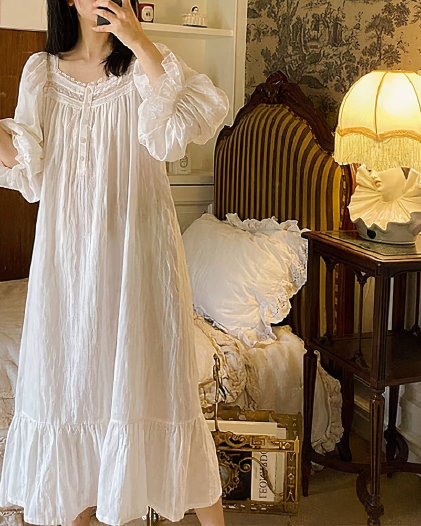 Robe de nuit vintage en coton blanc