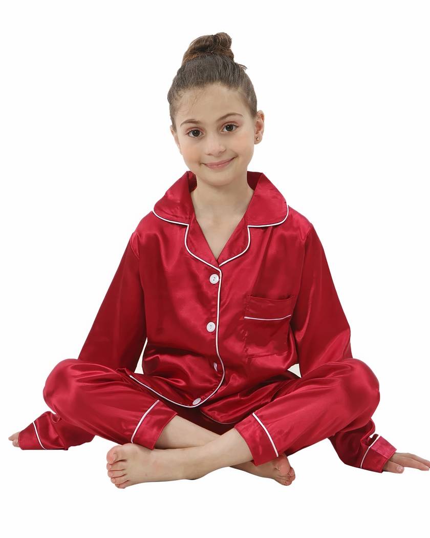Pyjama fille en satin, coloris rouge, chemise à col cranté et pantalon assorti