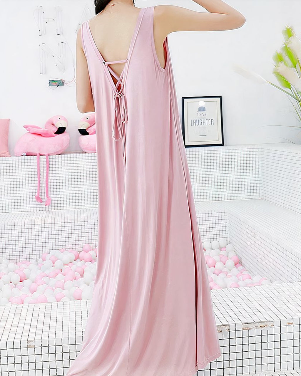 Nuisette sans manche rose en modal, vue de dos avec laçage croisé