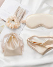 Kit complet nuit parfaite en soie synthétique champagne, les quatre accessoires à plat
