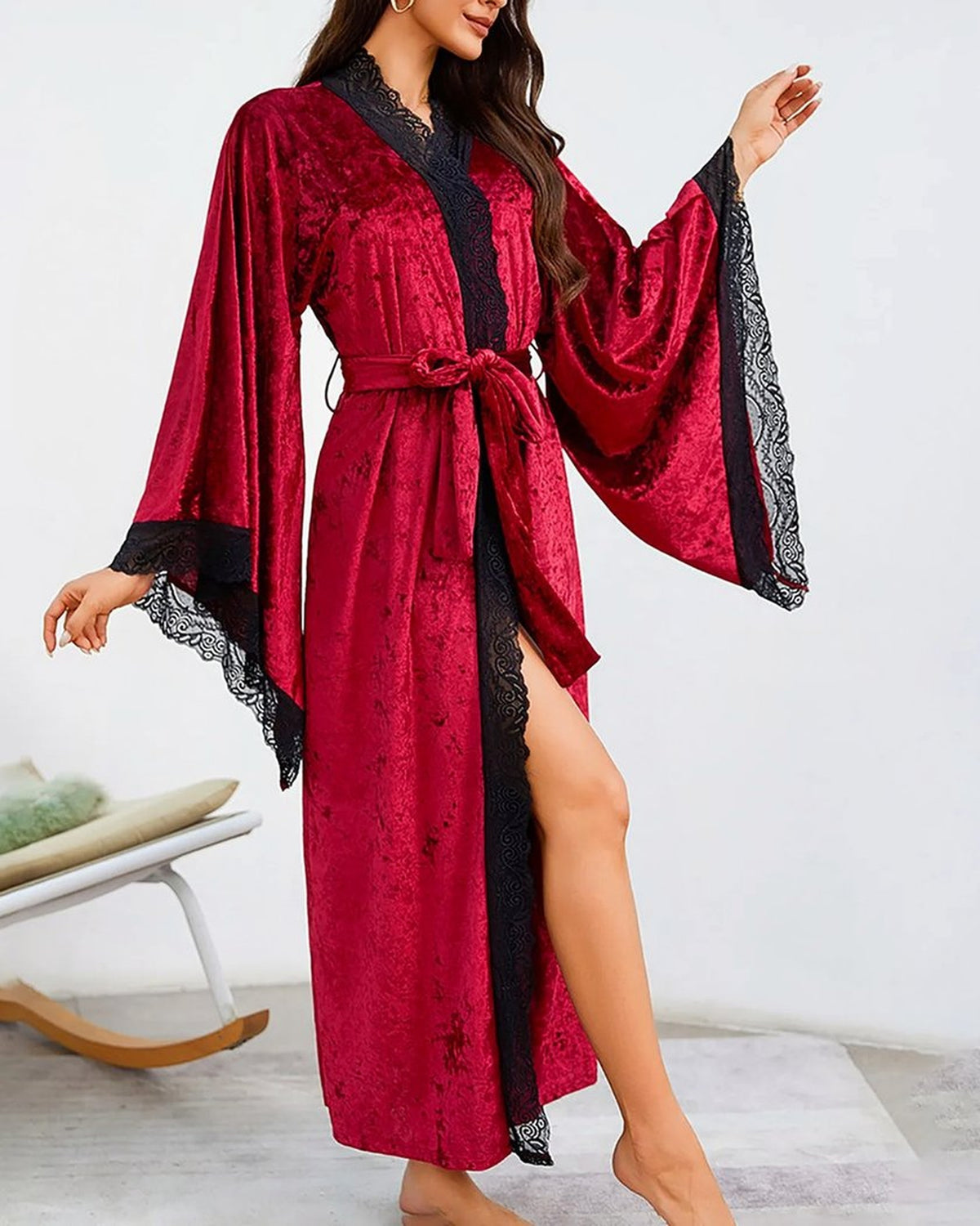 Ensemble nuisette et kimono rouge en velours porté, vue de face