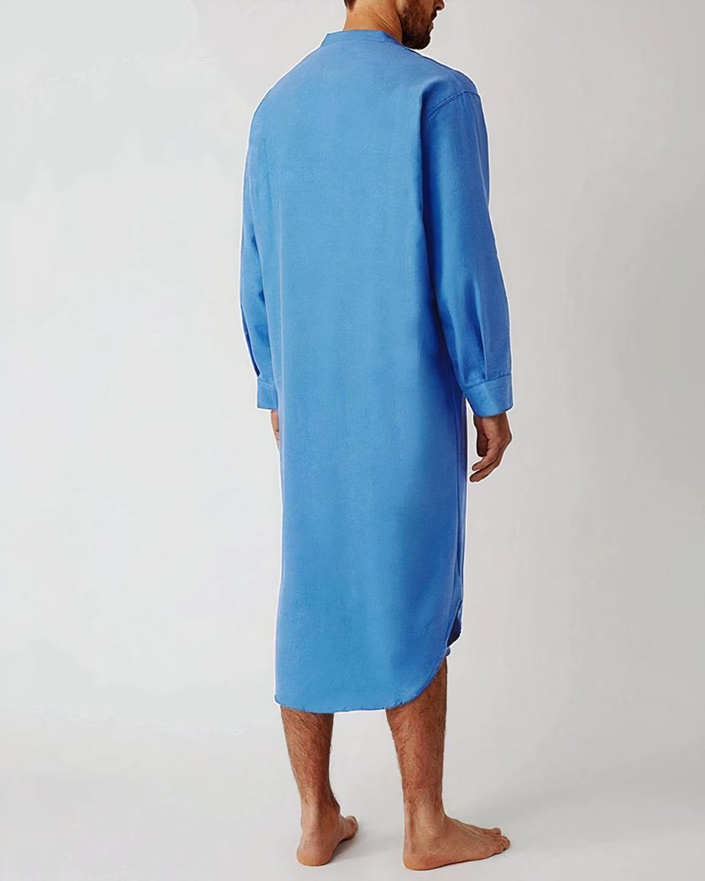 Dos chemise de nuit bleue portée trois-quarts