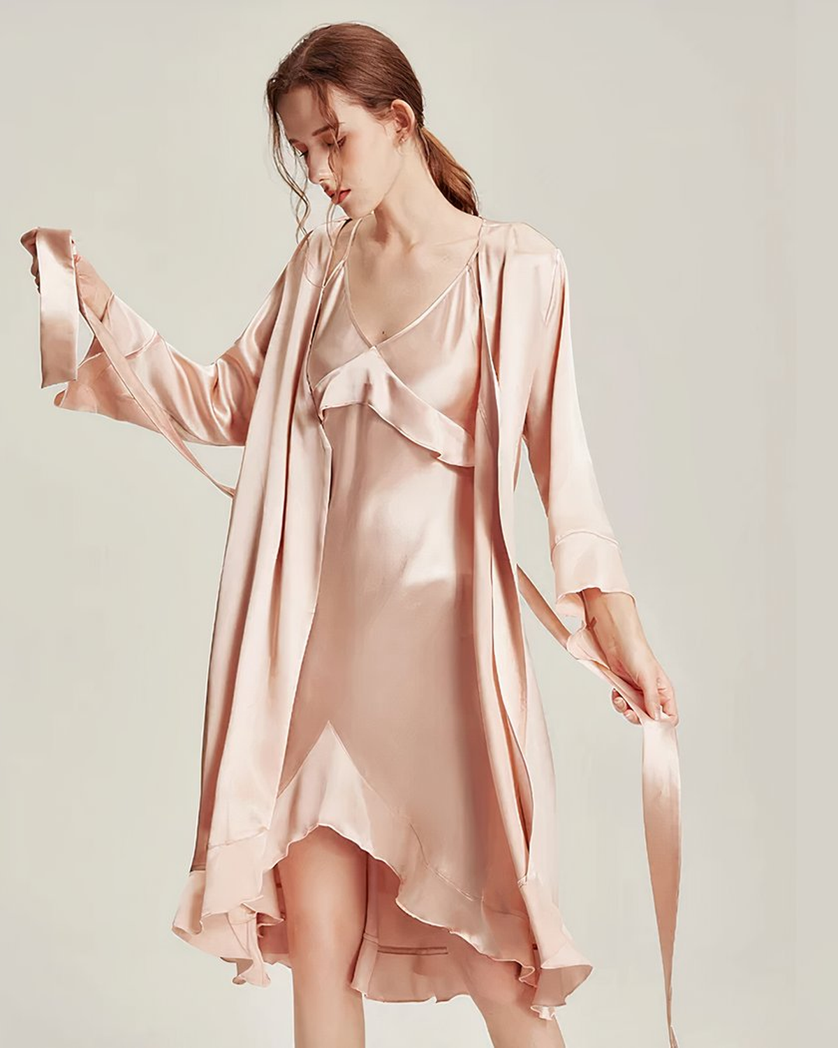 Ensemble nuisette et kimono rose en satin de soie, vue fournisseur