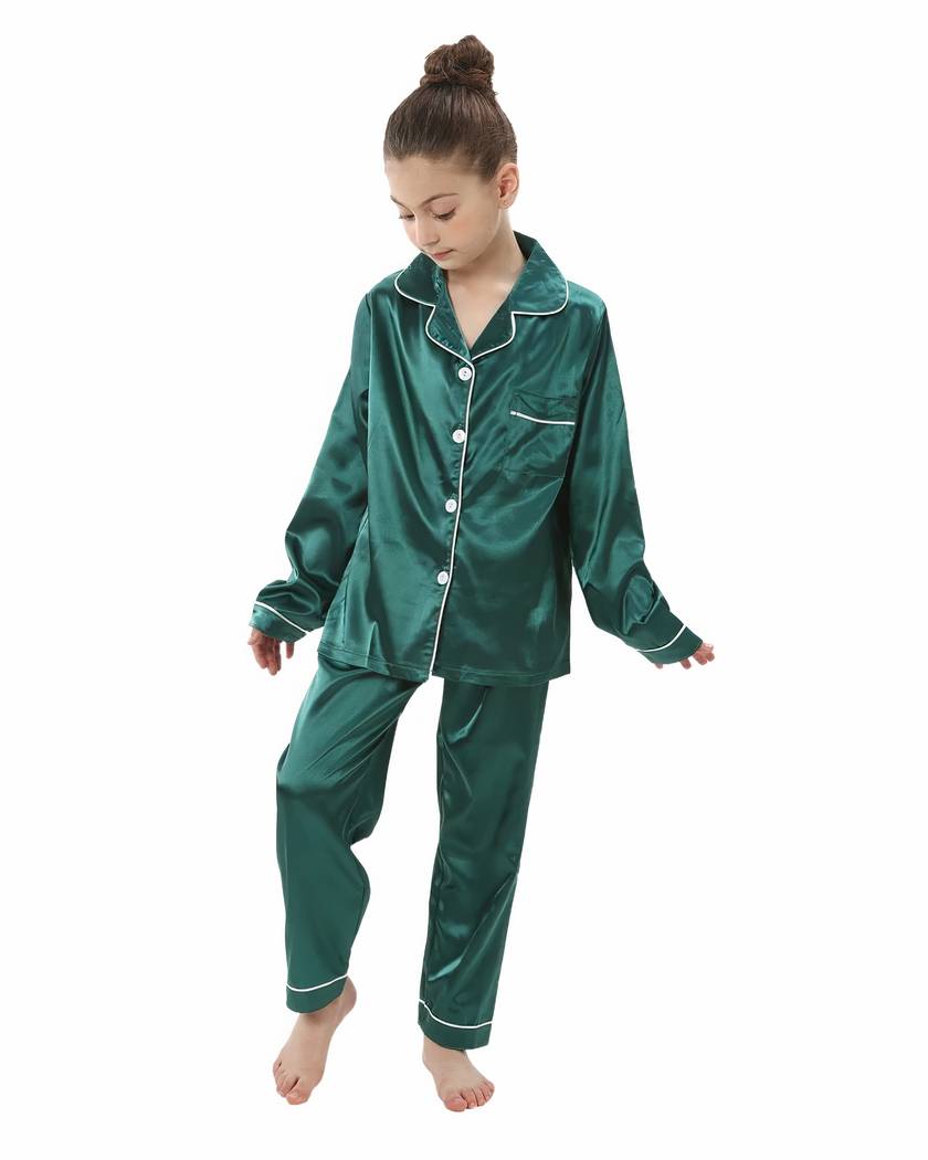 Pyjama fille en satin, coloris vert émeraude, chemise à col cranté et pantalon assorti