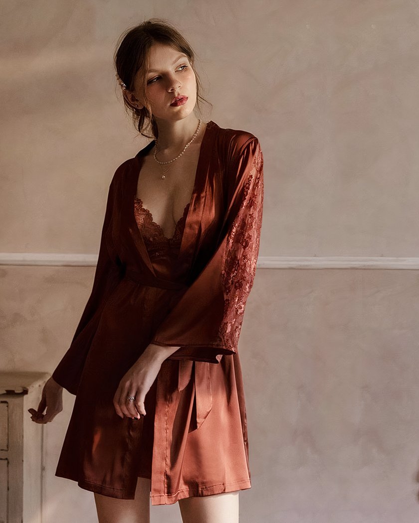 Ensemble nuisette et kimono en satin caramel avec dentelle Mille