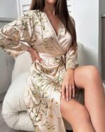 Ensemble Nuisette et Kimono avec Imprimés de Branches et Fleurs en Satin