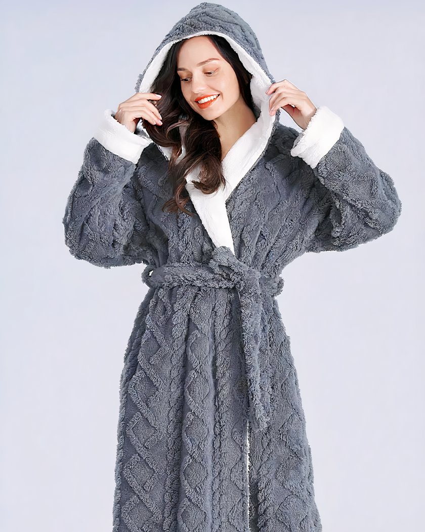 Peignoir Polaire Femme avec Motifs en Relief et Capuche - Mille et une Nuisette