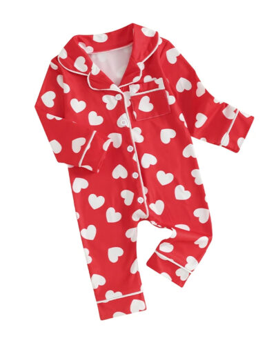 Pyjama Bébé à Manches Longues avec des Cœurs sur fond blanc